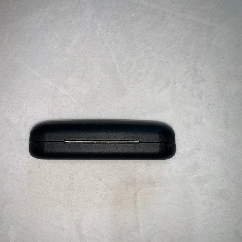Oakley‎ black clam shell sunglass case